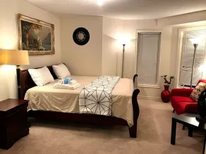 4 TVs, King Bed, Across Recreational Park, Tennis Court, Near Commercial Center - Room