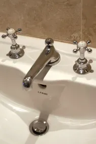 The Black Horse, Climping - Bathroom