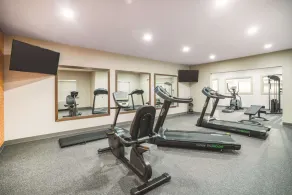 La Quinta Inn & Suites by Wyndham Chattanooga North - Hixson - Fitness facility