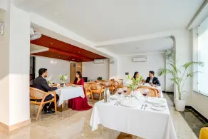 FabHotel Amrit Luxury Inn- Near Candor Tech Space - Restaurant