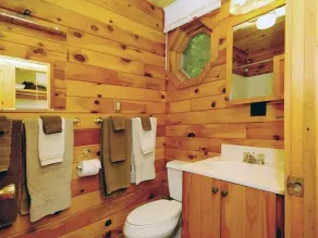 Cedarwood Lodge - Badezimmer