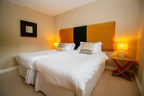 Turnberry Apartments - Chambre