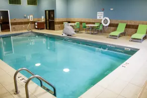 Holiday Inn Express & Suites - Worthington by IHG - Basseng