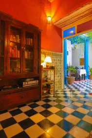 Les Matins Bleus - Interior entrance