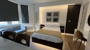 Luxurious London Studios - Camera