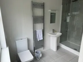 Cottage Court Hotel - Badrum