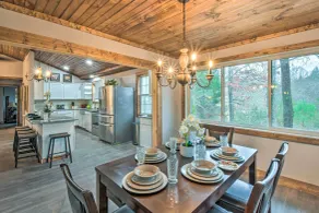 Otto Home w/ Fire Pit, Tree House & Hot Tub! - Interior