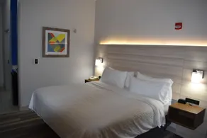 Holiday Inn Express Hotel & Suites McPherson by IHG - Chambre