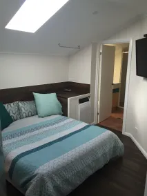 Goldy Studio Apartment at Aruba Broadbeach - Room