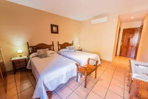 Apartamentos & Casa Rural Boada con Jardin Interior y Barbacoa - Værelse