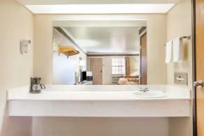 Super 8 by Wyndham Mount Vernon - Badrum