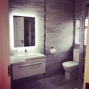 Tully's Hotel - Bathroom