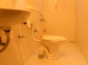 Hotel Dreams - Bathroom