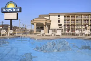 Days Inn by Wyndham Apple Valley Pigeon Forge/Sevierville - Pool