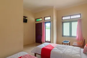 OYO 2471 Swarna Raya - Room
