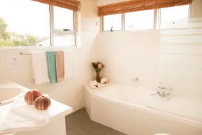 Headlands House Guest Lodge - Bathroom