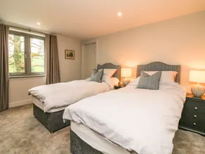 Court Lodge - Room
