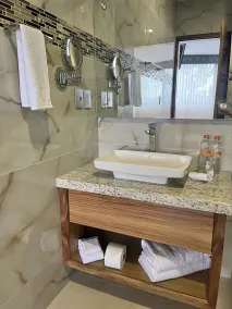 Hotel Cinco Diamantes - Bathroom