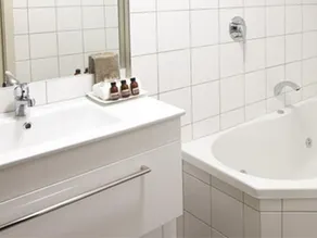 Harbour View Motel - Bathroom