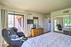 Golf Course View & Pool Access: Palm Desert Home - Interiør