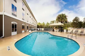 Holiday Inn Express Hotel & Suites Inverness by IHG - Piscina
