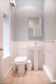 Serendipity, Aldeburgh - Bathroom