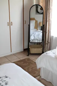 Lincoln Cottages BnB & Self-Catering - Room