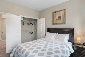 Experience a First Class Stay - 2 BDRM - Room