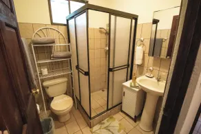 Anona Guesthouse - Bathroom