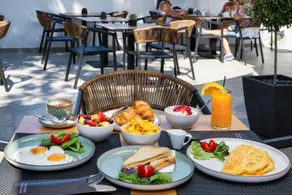 Hillside Elegance - Restaurant