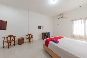 RedDoorz near Samarinda Square - Chambre