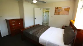 Tradewinds Apartments - Room