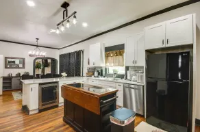 Updated Cottage w/ Fireplaces in North Greenwood! - Innvendig