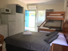 Tropical Palms Resort & 4WD Hire - Habitación