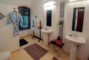 Apa Villa Illuketia - Badezimmer