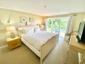 Village By The Sea - Zimmer