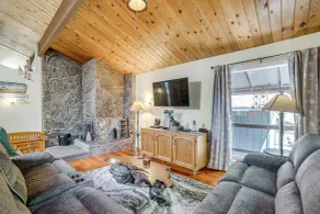Walk to Beach! Home w/ Sunroom in Anchor Bay - Interiør