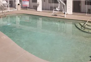 Motel 6-Fresno, CA - Piscina