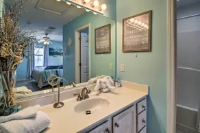 2bd 2ba 1st floor condo WALK TO BEACH - Interior