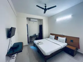 HOTEL IHAM PARADISE - Near Mangalore Central Railway Station - Pets Not Allowed - Rom
