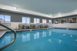 Holiday Inn Express & Suites Clinton by IHG - Piscine