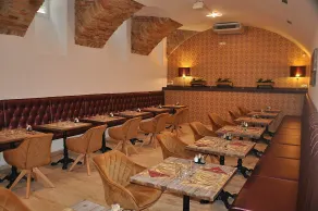 Váralja Home - Restaurant
