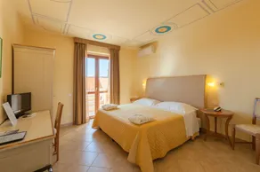 Hotel Saturno Fonte Pura - Room