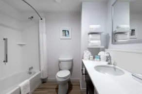 Hampton Inn & Suites West Melbourne-Palm Bay Road - Bathroom