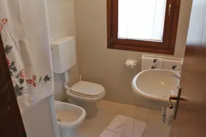 Camping Lacona Pineta - Badezimmer