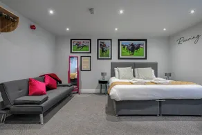 Stableside Hostel at York Racecourse - Room