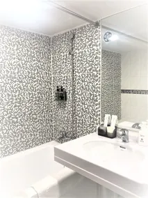 Holo Hotel Tainan - Bathroom