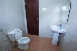 roylanka inn - Bathroom