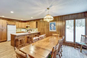 Near Manistee National Forest! Retro Cabin Retreat - Interiör