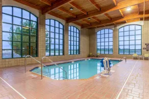 Holiday Inn Express & Suites Cedar Falls - Waterloo by IHG - Piscine